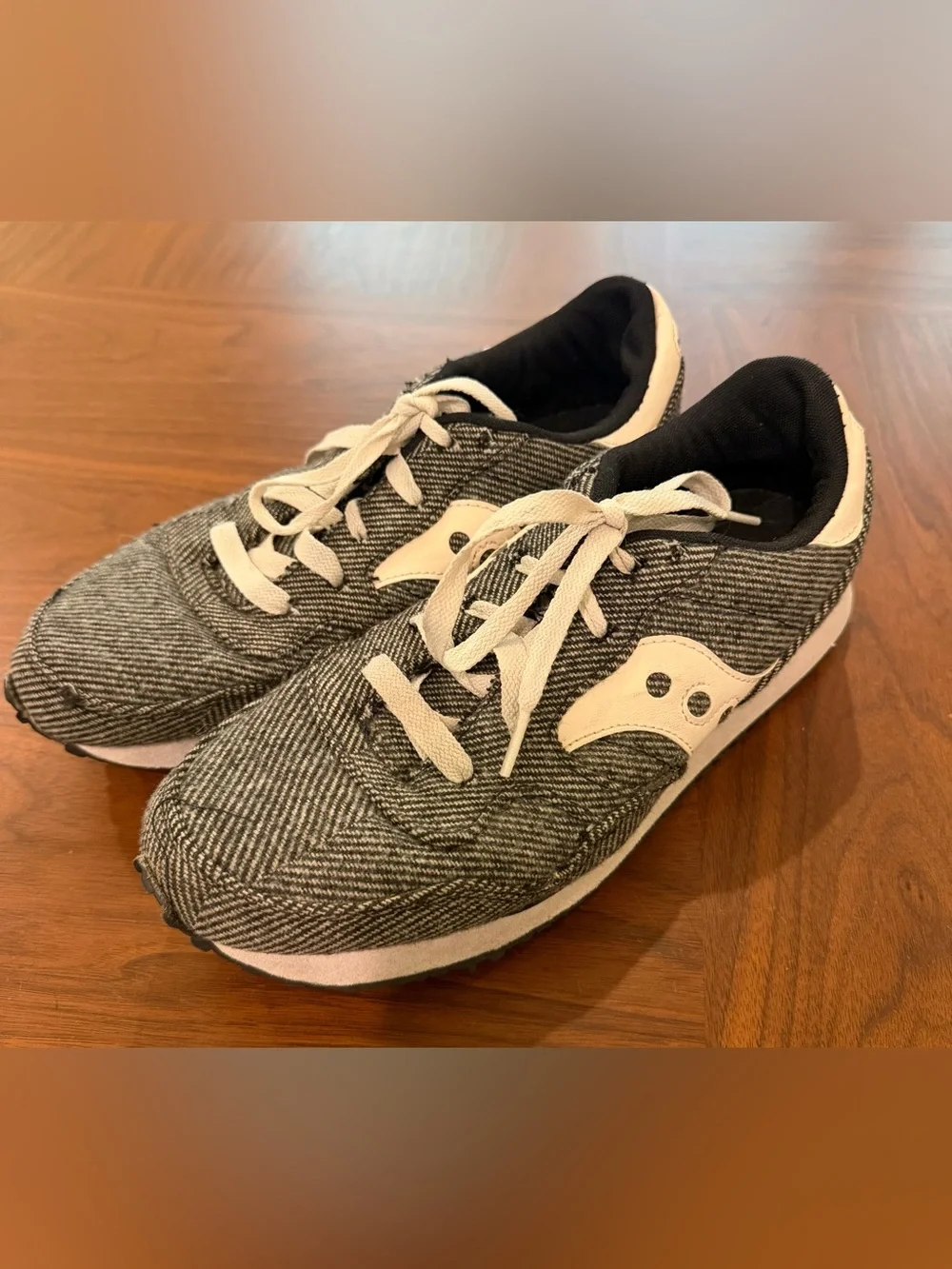 Saucony Women’s Houndstooth Sneakers Size 9 Black and White